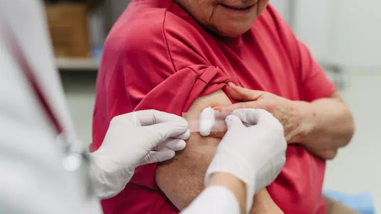 Comment bien préparer la saison hivernale en tant qu’IDEL : vaccins, prévention et organisation