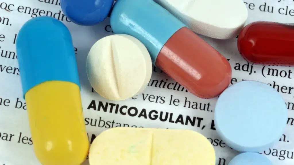 Anticoagulant Eliquis (Apixaban) : surveillance, risques et rôle de l’IDEL